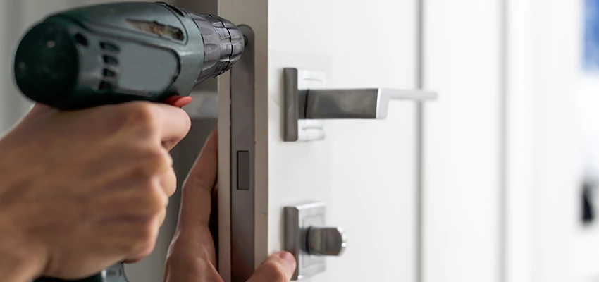 Locksmith For Lock Replacement Near Me in Sun Village, CA