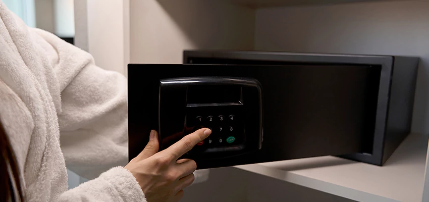 Safe Unlocking Service Company in Sun Village, California